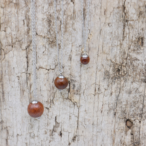 Eichen Perle -Holzkugel mit Edelstahlkette Waldpunkt 8-12-15mm