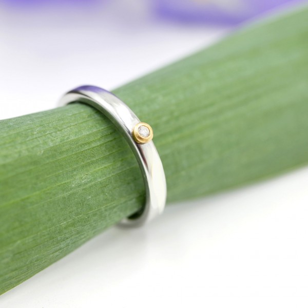 Edelstahl-Gold Brillant Ring, schmaler moderner Ring