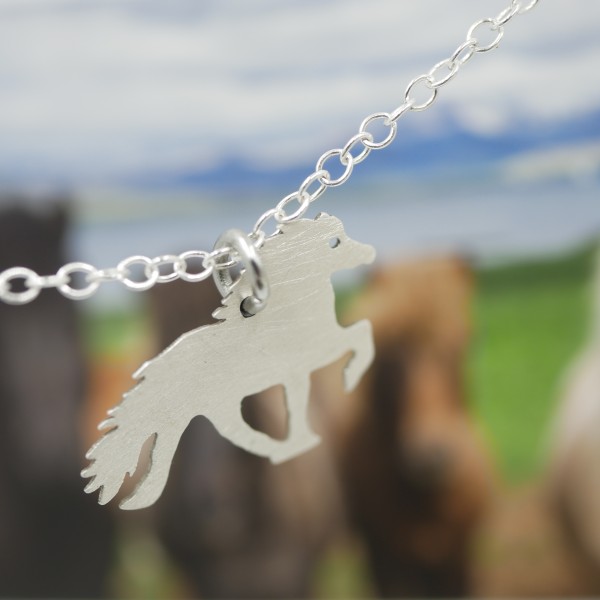 Anhänger Isländer, Tölter, Pferd, minimalistisch 925 Silber mit Silberkette + Gravur